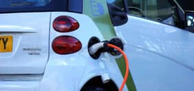 Les principales raisons d'opter pour une voiture hybride ou électrique d'occasion